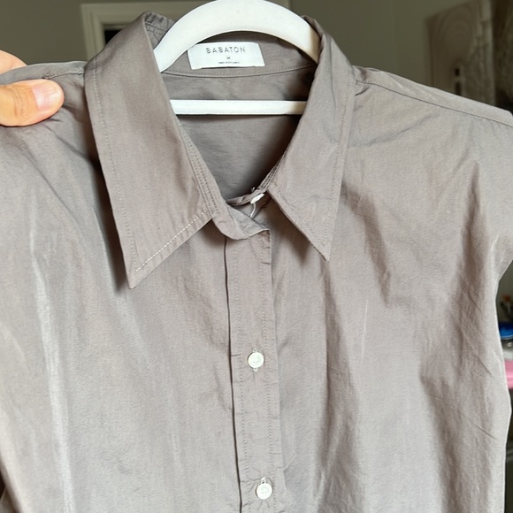 Babaton Aritzia Grey Shoulder Pad Button-down Shirt size M - Picture 4 of 5